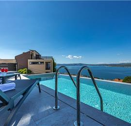 4 bedroom villa with infinity pool and sea views in Crikvencia, Rijeka, sleeps 8